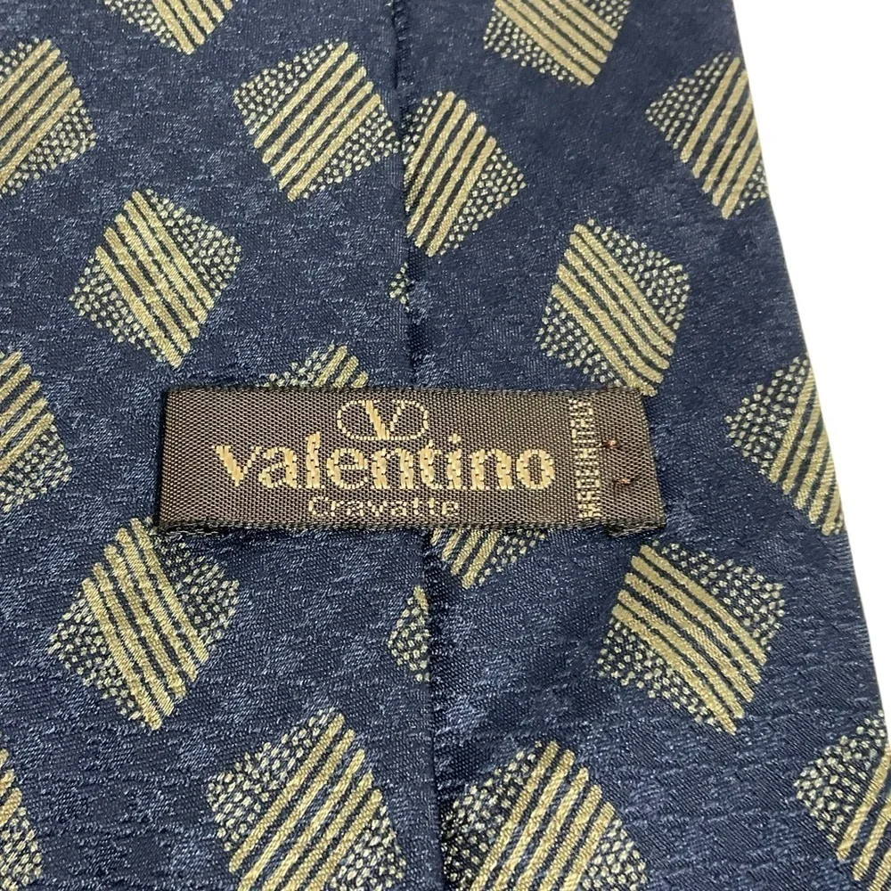 Valentino Cravatte Silk Tie Geometric Pattern Hand Made in Italy 55.5” x 3 7/8”